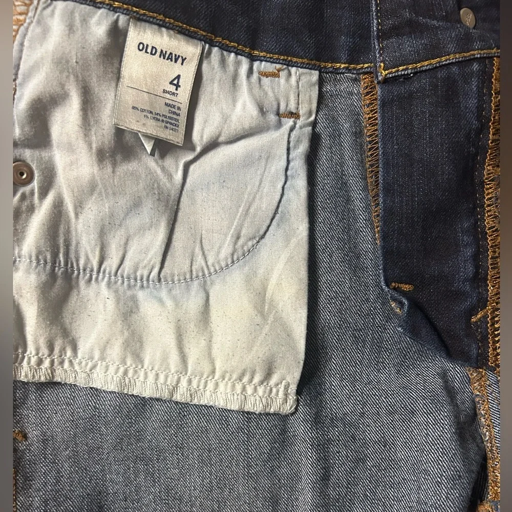 The Old navy Sweetheart Women's Blue Denim Shorts. Size 4